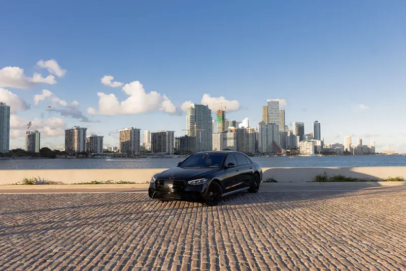 Mercedes-S580 Black exotic car rental Miami — photo 3