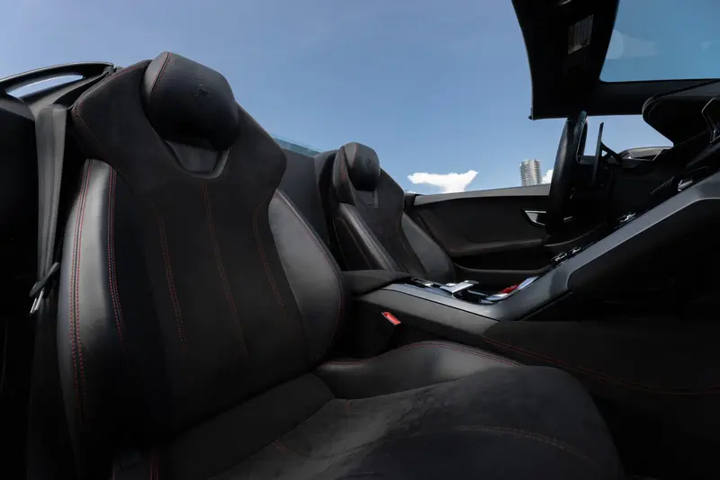 Lamborghini Huracan Spyder White exotic car rental Miami — photo 7