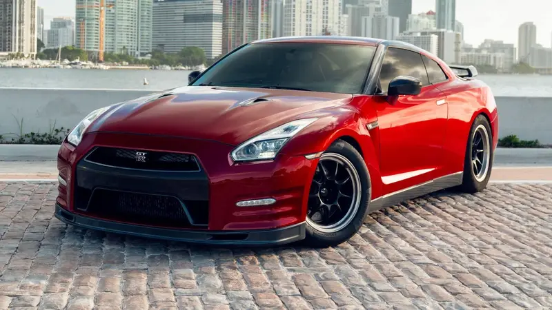 Nissan GT-R R35 Rental Guide in Miami: Performance, Handling & Road Conditions