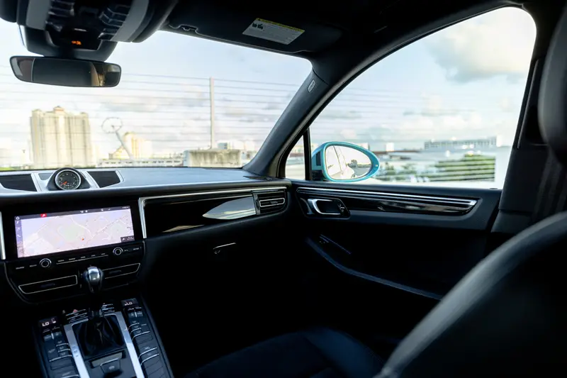 Porsche Macan exotic car rental Miami — photo 6