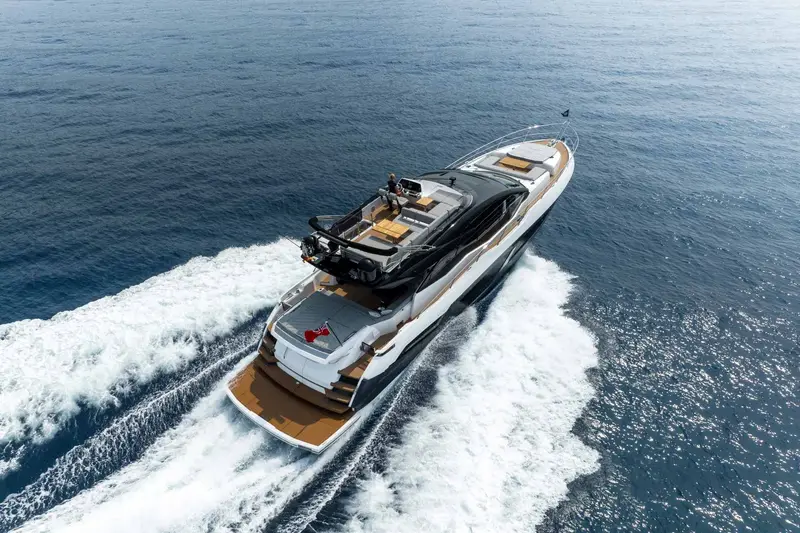 Luxury Yachting in Miami: Cruise in Style with the Sunseeker 75' & Saxdor 320 GTO
