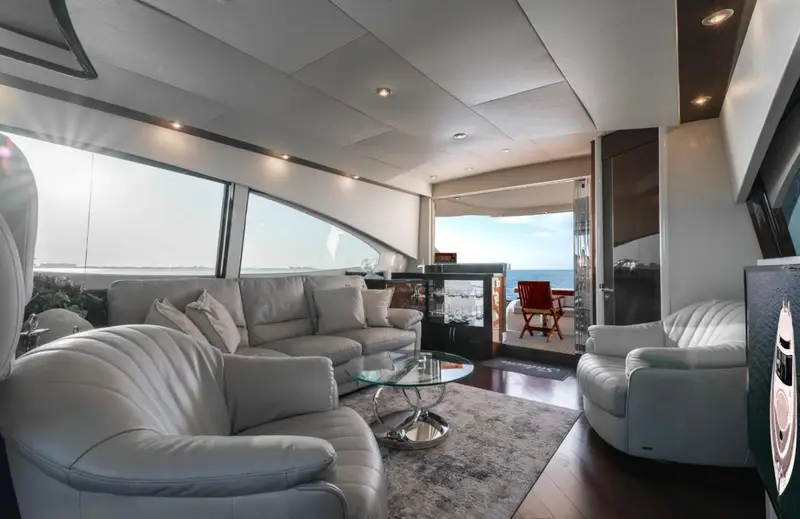 75' Lazzara yacht charter Miami — photo 7