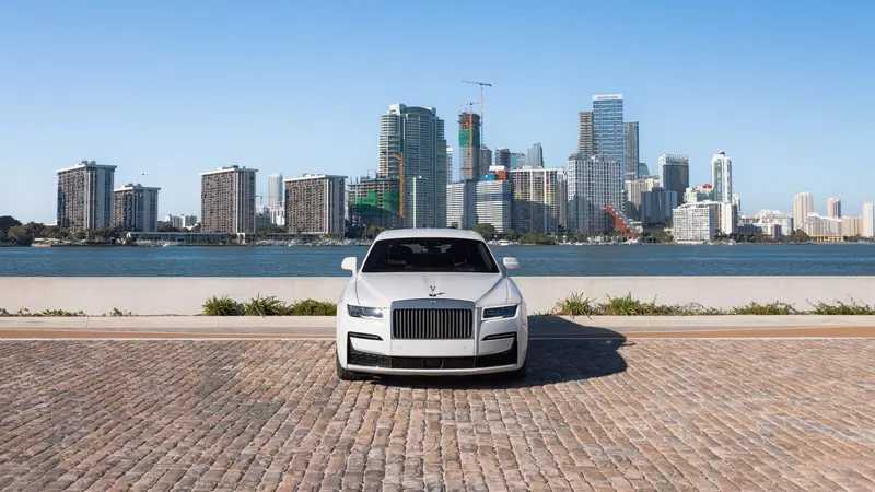 Luxury Car Rentals for Miami Quinceañeras: Make It Unforgettable