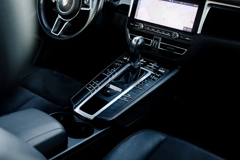 Porsche Macan exotic car rental Miami — photo 8