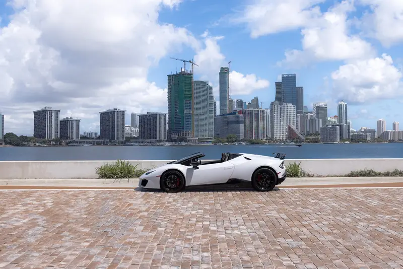 Lamborghini Huracan Spyder White exotic car rental Miami — photo 2
