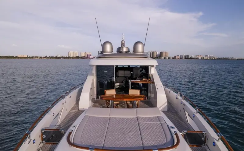75' Lazzara yacht charter Miami — photo 2