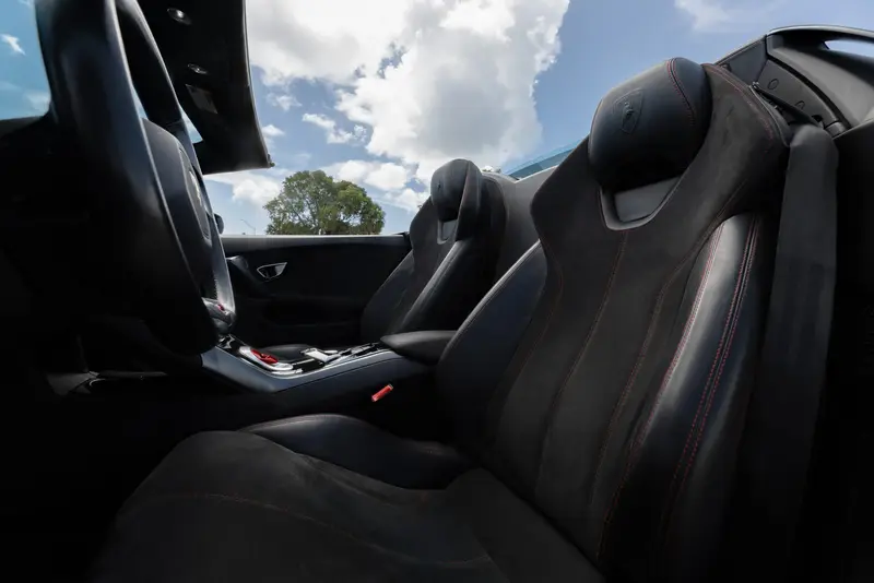 Lamborghini Huracan Spyder White exotic car rental Miami — photo 8