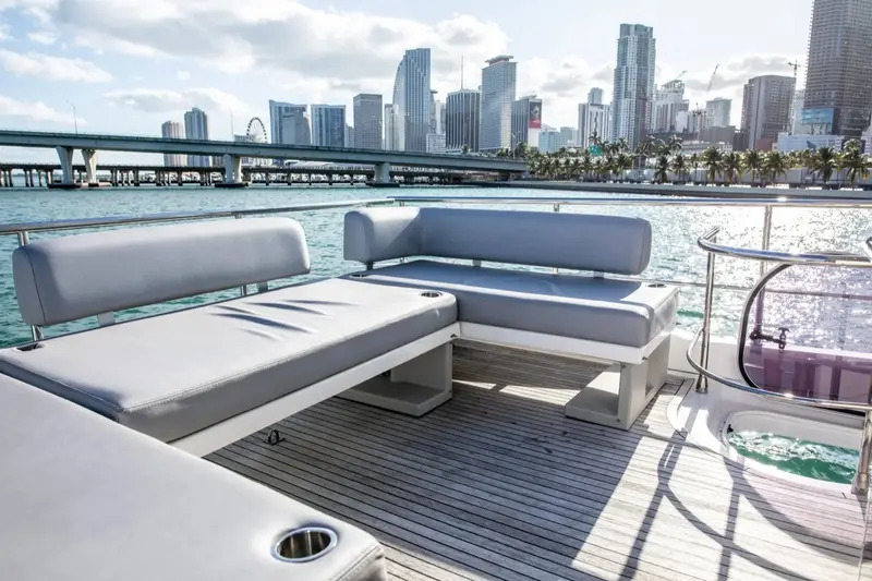 52' Julia Valentine yacht charter Miami — photo 5