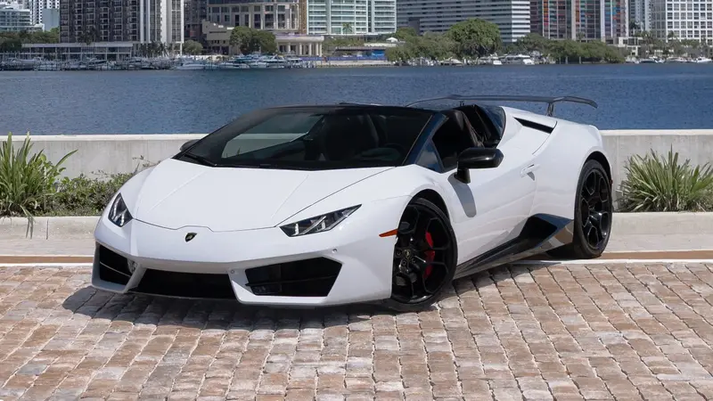 Lamborghini Huracán vs. Ferrari 488: Which Exotic Car to Rent in Miami?