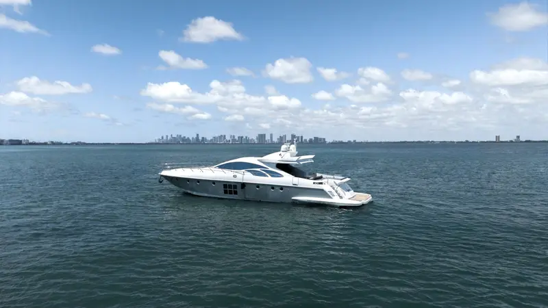 Explore Miami in Style: Chartering the Sunseeker 75’ and Saxdor 320 GTO During Iconic Miami Events