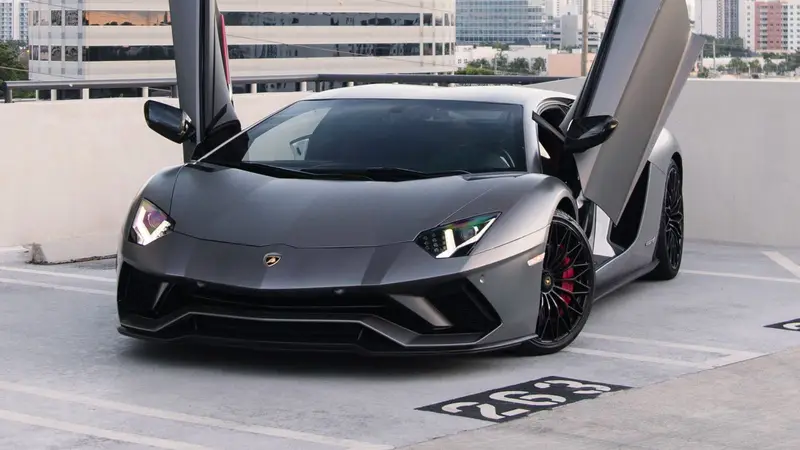 Why the Aventador Turns Heads Along Ocean Drive