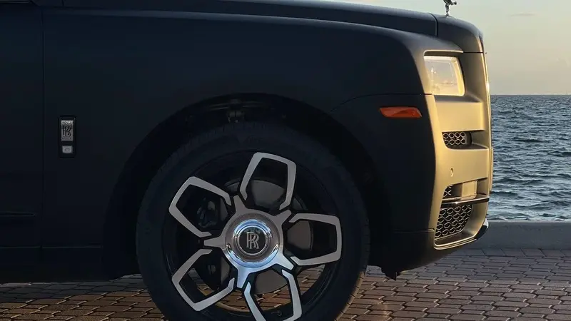 Luxury SUV vs Sedan: Rolls-Royce Edition