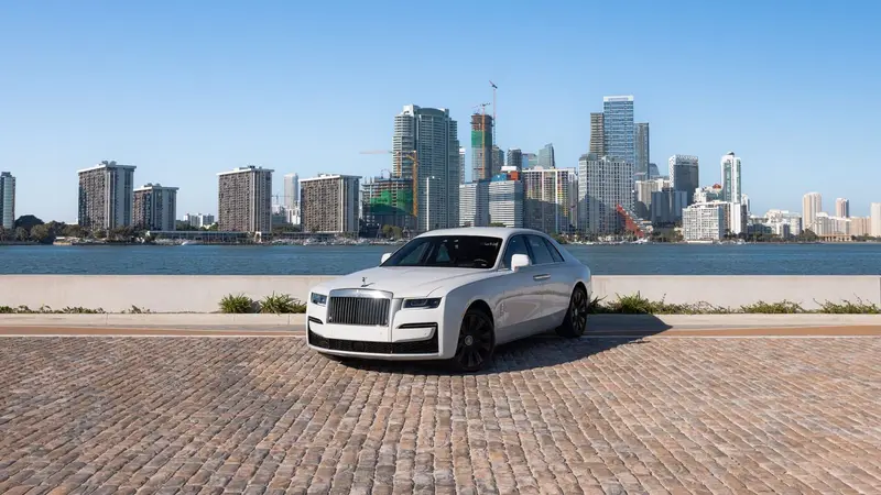 South Beach Valet Scene: The Right Car for Your Hotel Arrival
