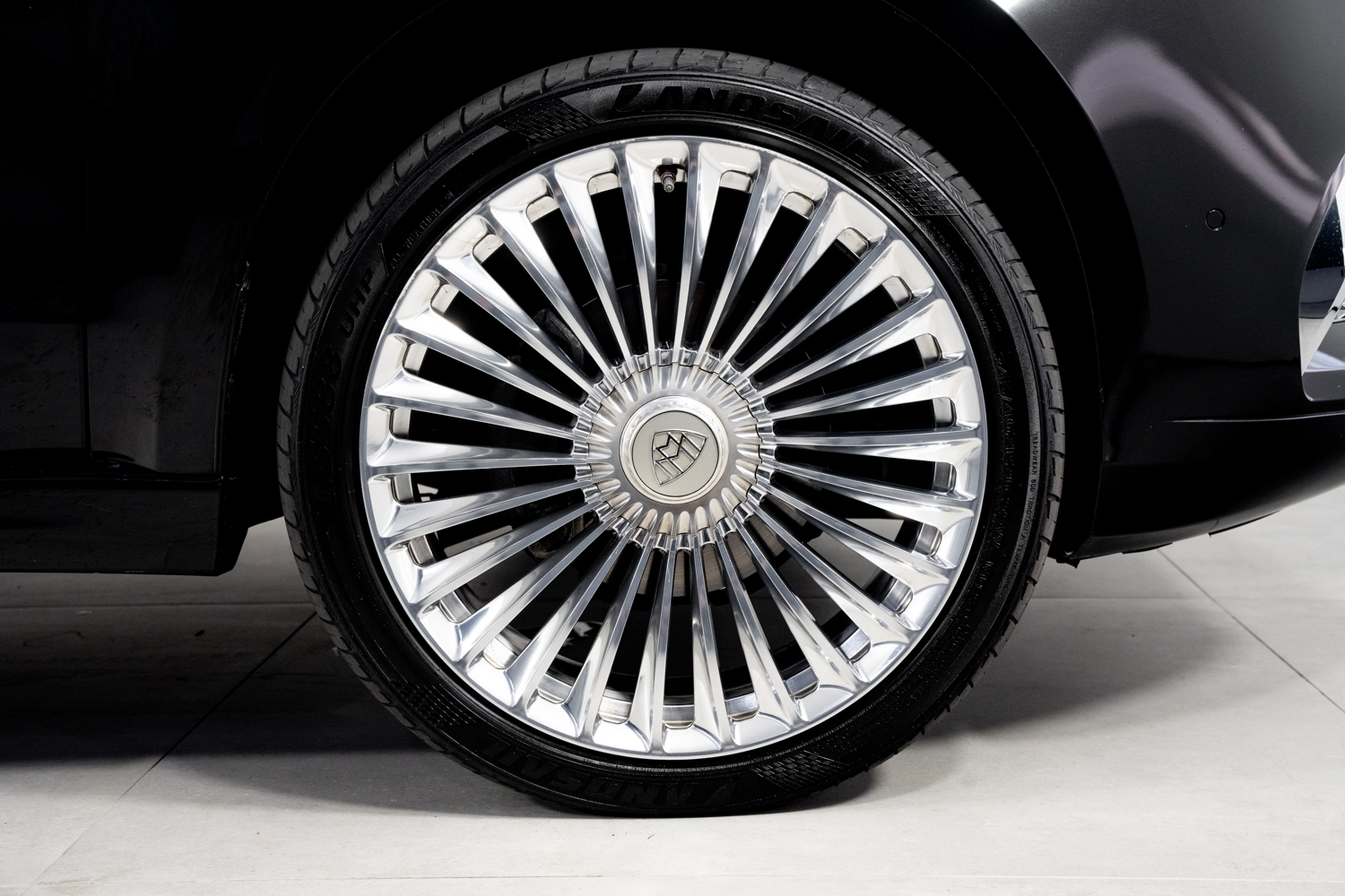 Mercedes-Benz Metris Maybach Gloss Black