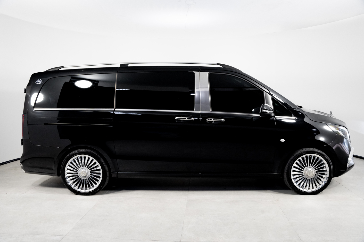 Mercedes-Benz Metris Maybach Gloss Black