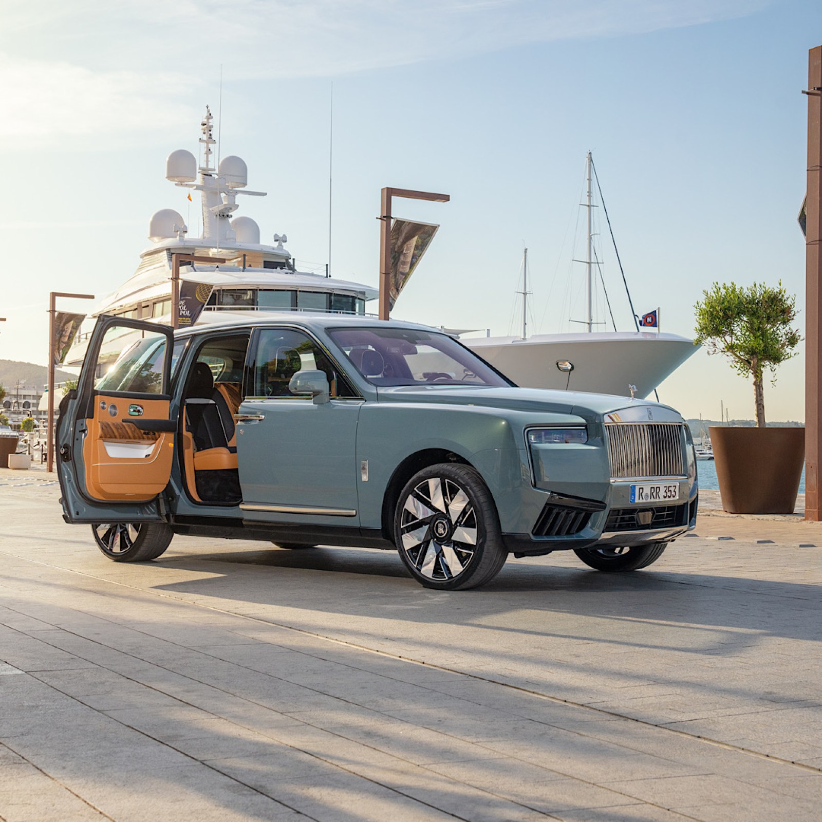 Luxury on Wheels: Enhance Your Miami Music Week with a Rolls-Royce Rental
