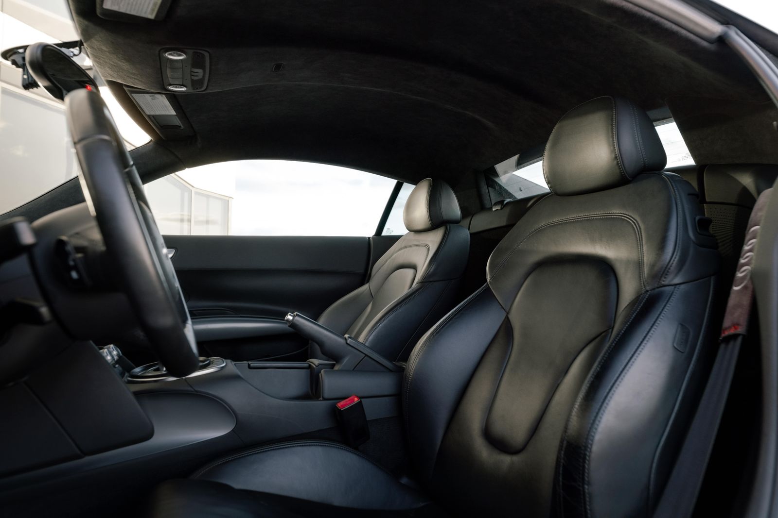 Audi R8 Coupe exotic car rental Miami — photo 6