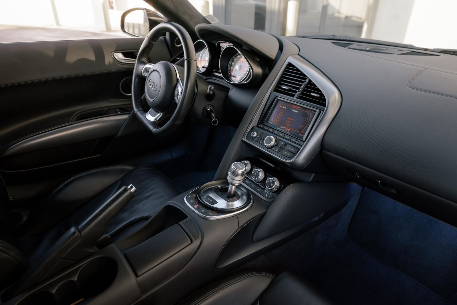Audi R8 Coupe exotic car rental Miami — photo 9