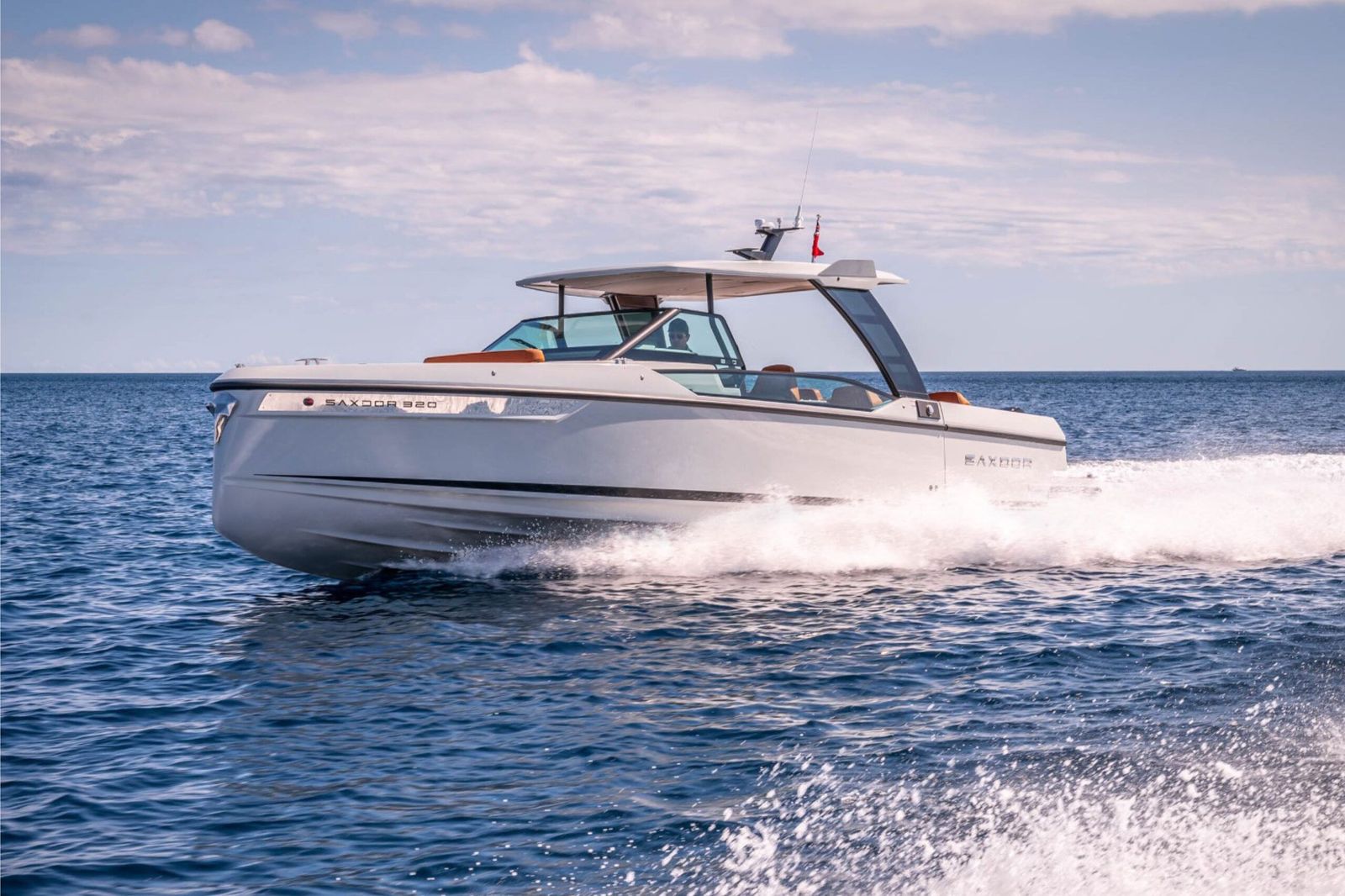 Explore Miami in Style: Chartering the Sunseeker 75’ and Saxdor 320 GTO During Iconic Miami Events