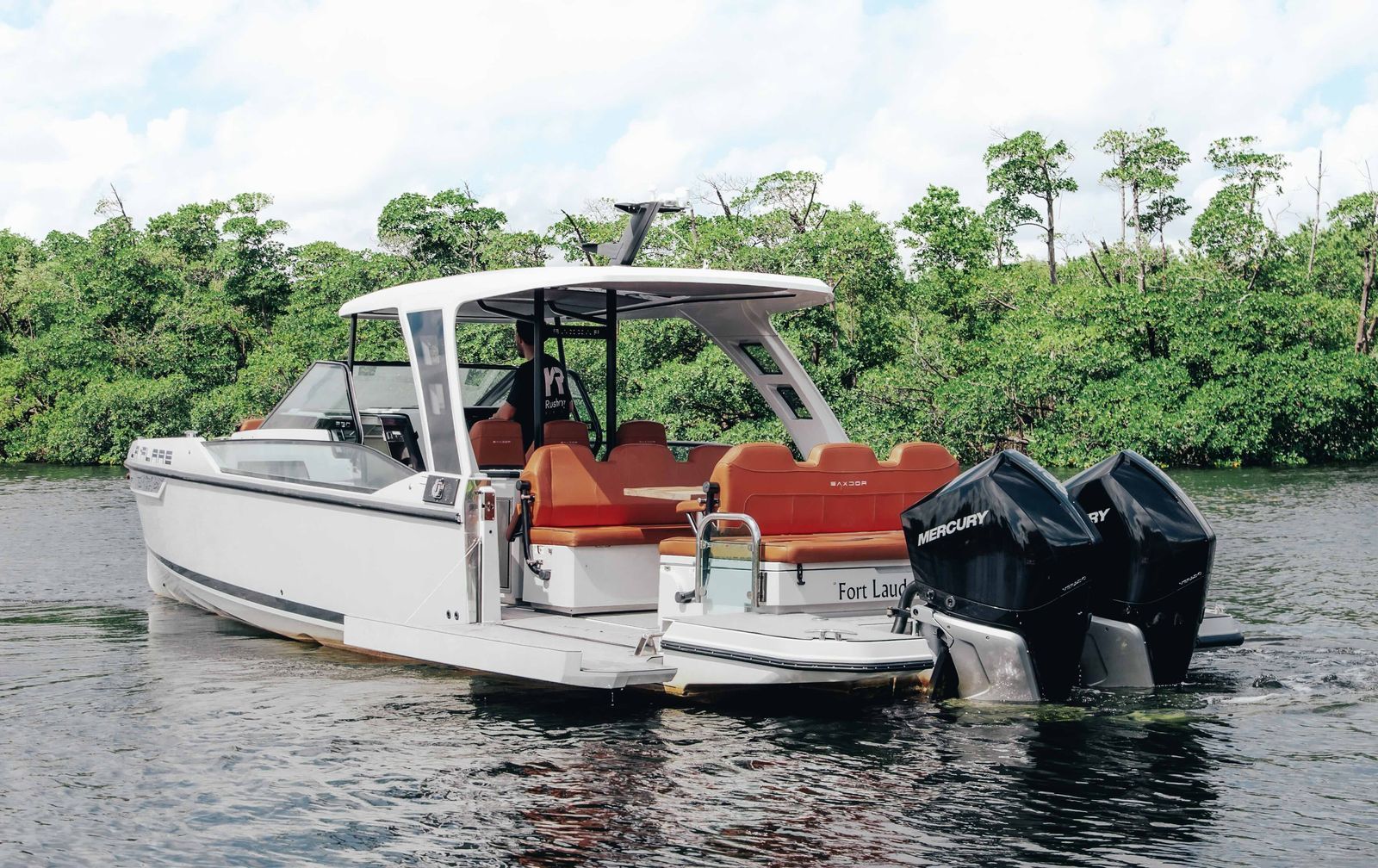 Planning a Yacht Party: Tips for a Memorable Experience