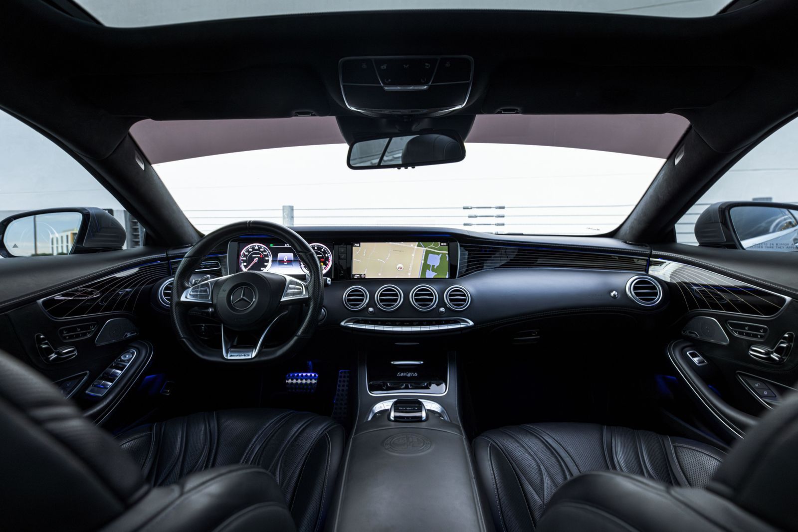 Drive Miami in Elegance: Mercedes S-Class as Your Luxury Rental