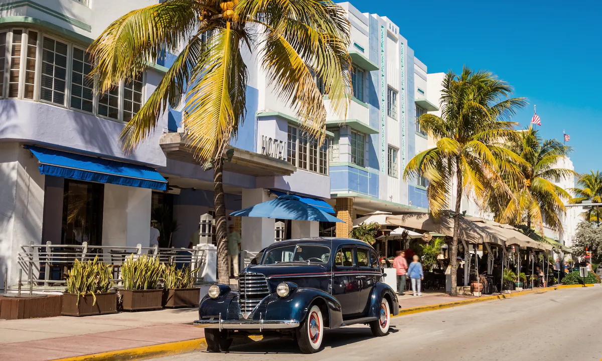 The Best Routes Around Miami for a Luxury Rental During the Holidays