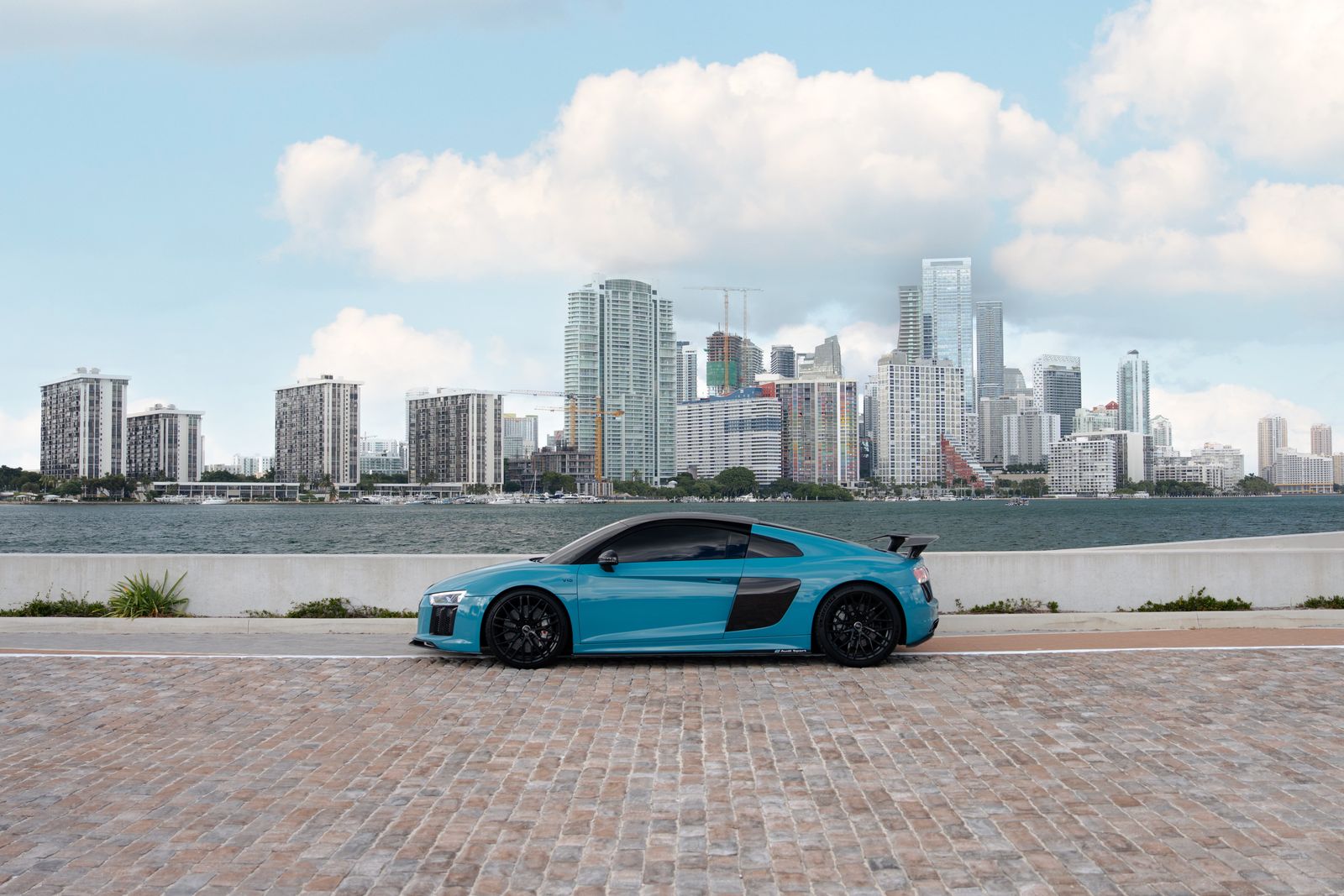 Audi R8 Coupe v10 Plus