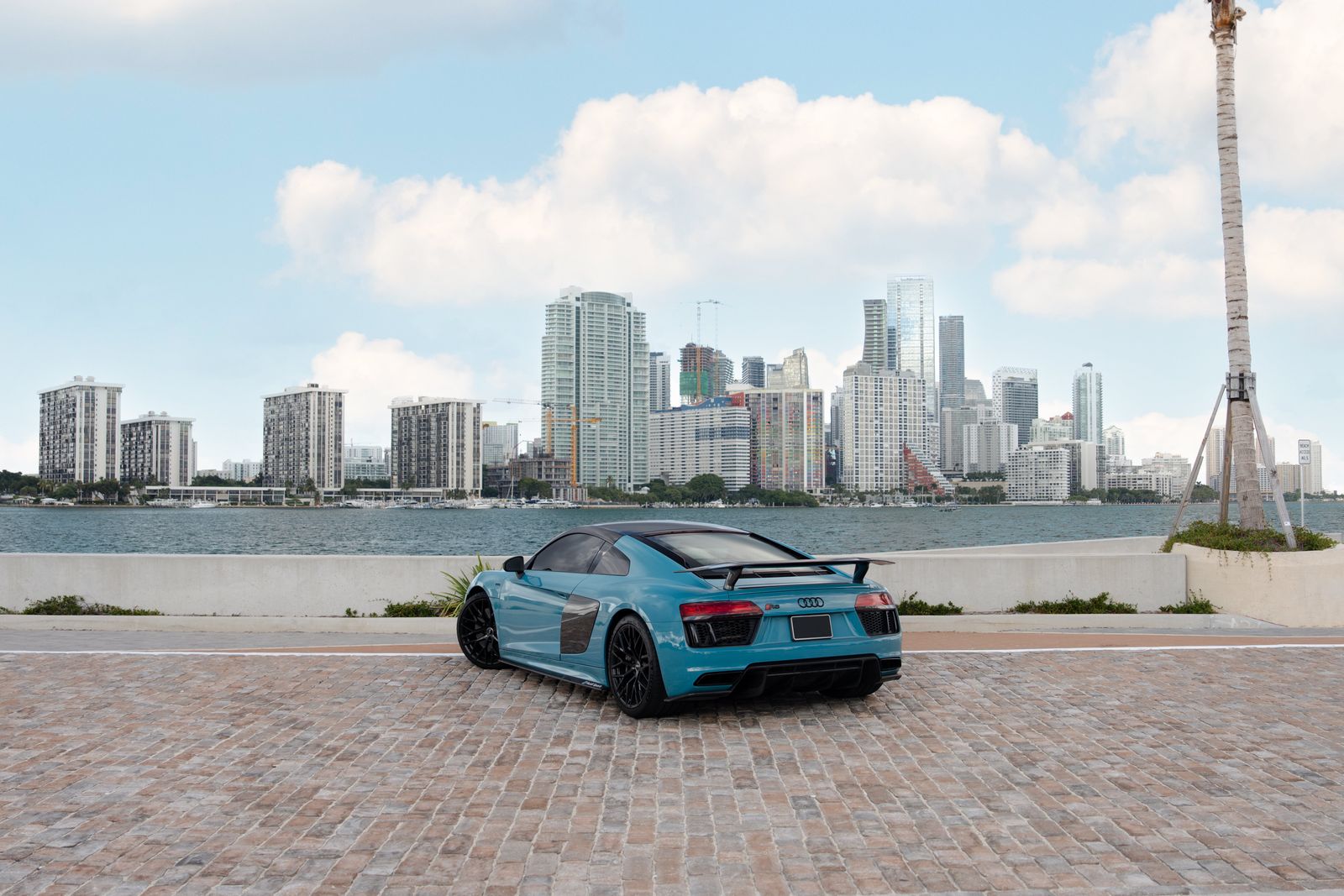 Audi R8 Coupe v10 Plus