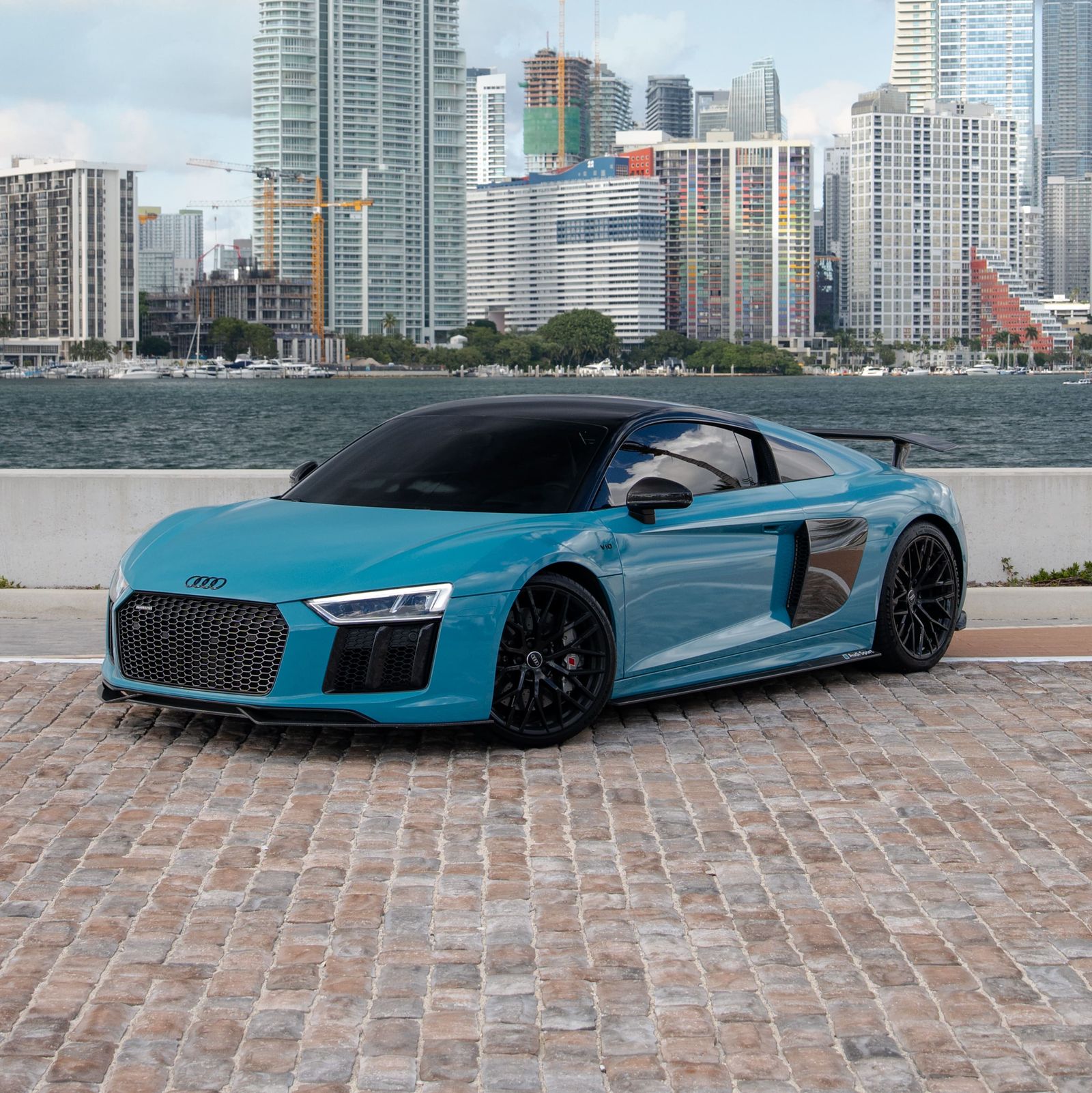 Audi R8 Coupe v10 Plus