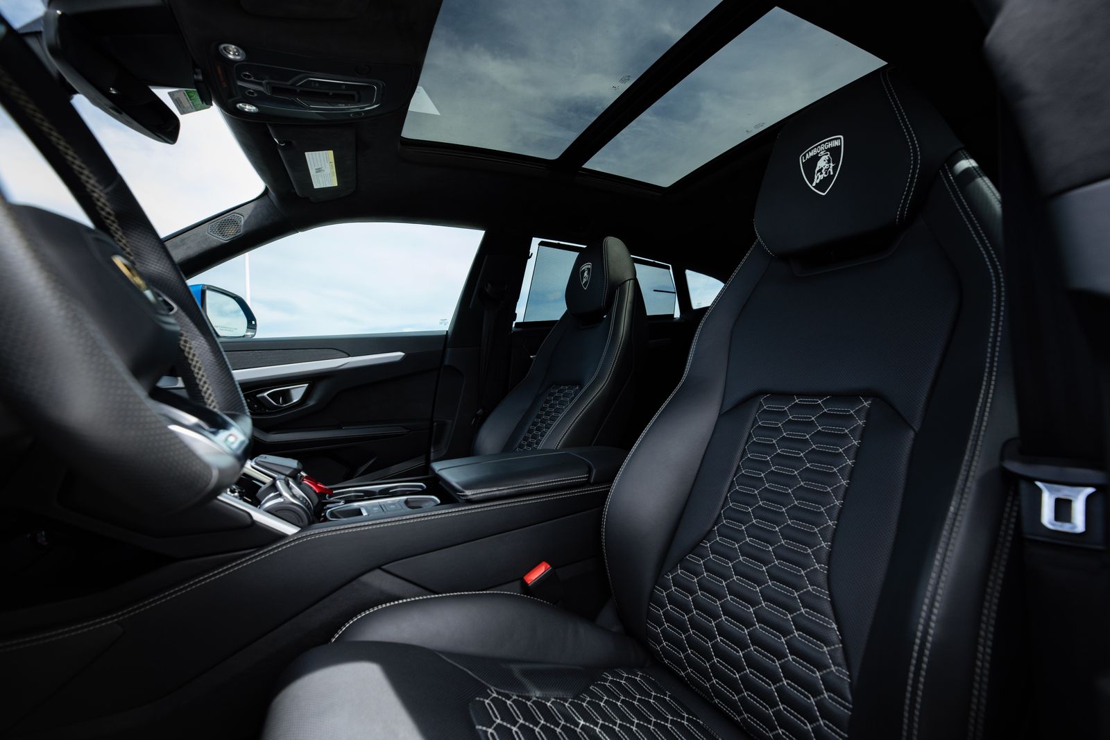 Lamborghini Urus Blue exotic car rental Miami — photo 8