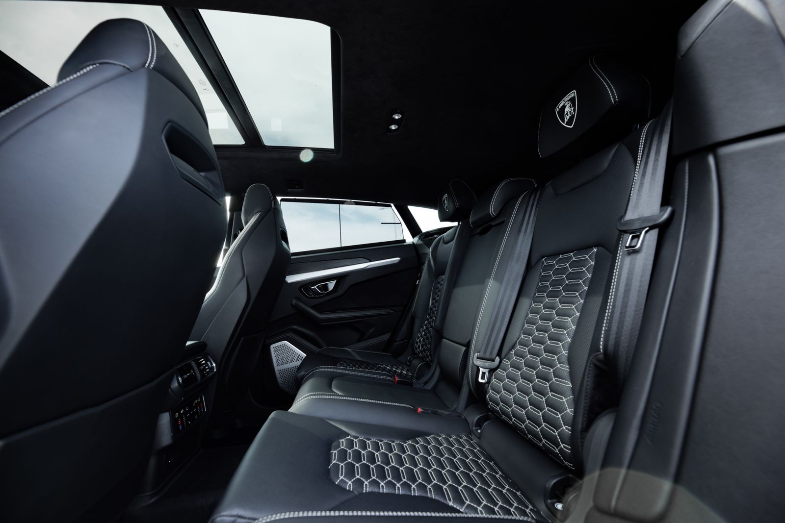 Lamborghini Urus Blue exotic car rental Miami — photo 6