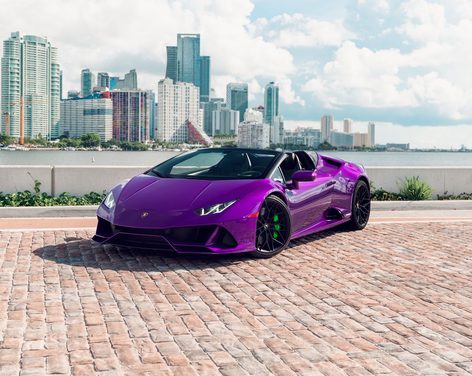 Lamborghini Huracán Evo Spyder: Miami’s Ultimate Open-Top Exotic