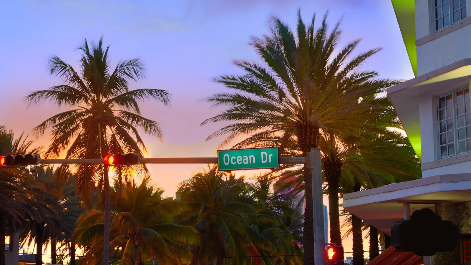 Sunset Shoots on Ocean Drive: Pairing Miami's Golden Hour with the Right Exotic Car