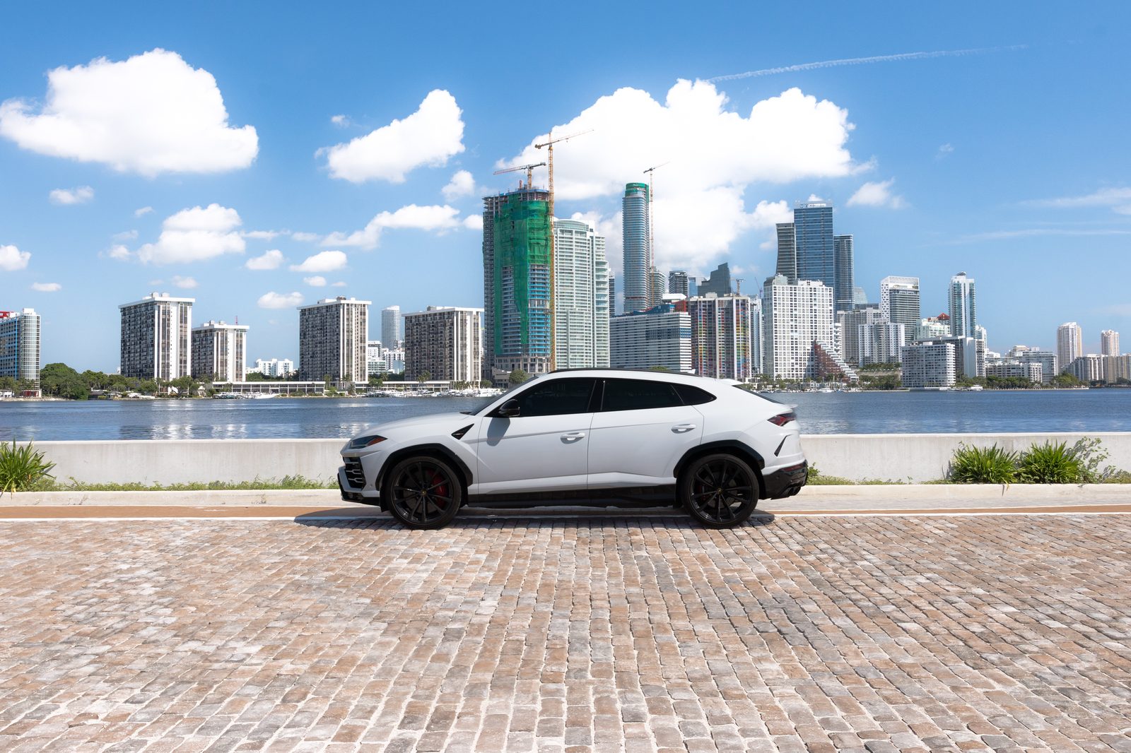 Lamborghini Urus White exotic car rental Miami — photo 2