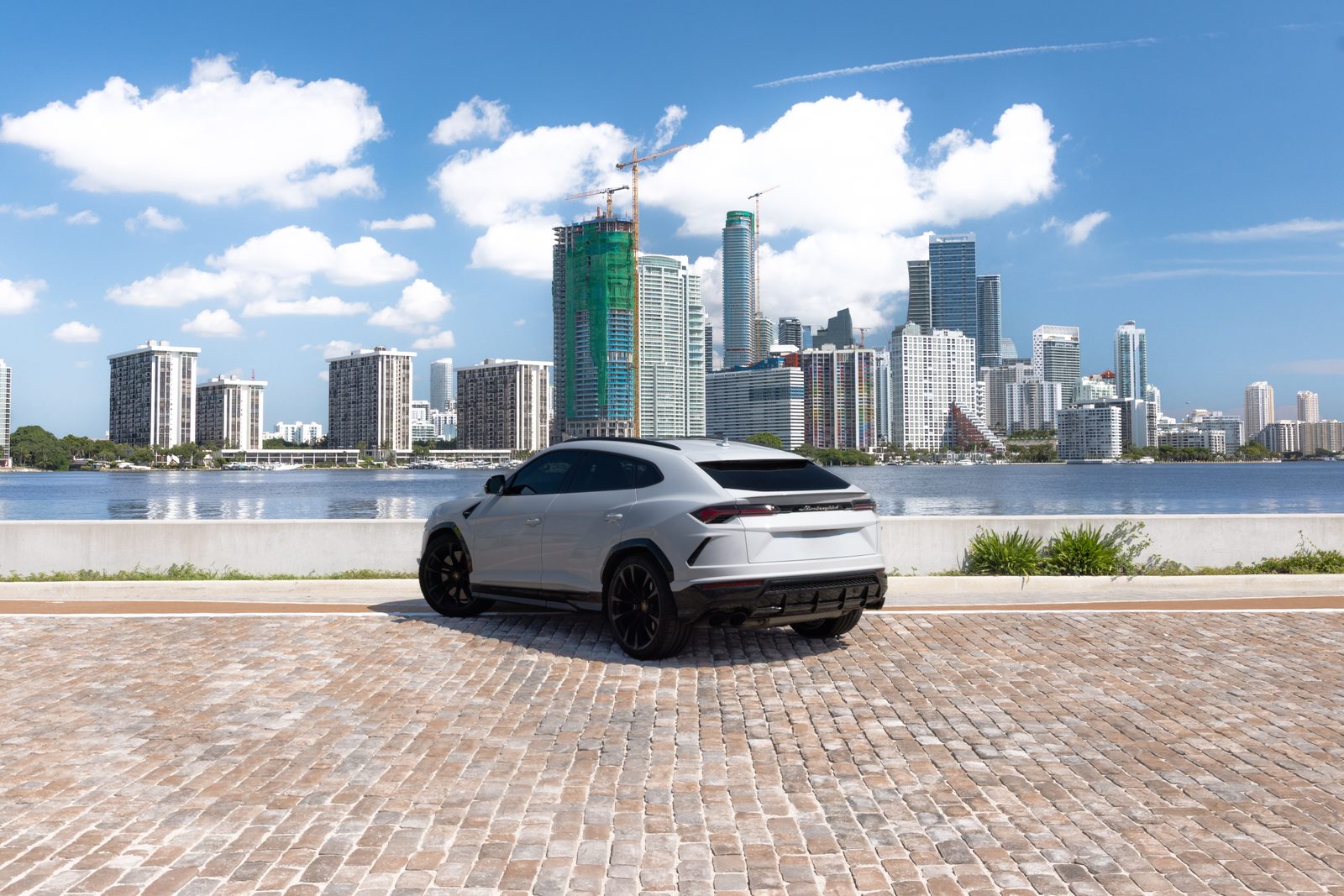 Lamborghini Urus White exotic car rental Miami — photo 3