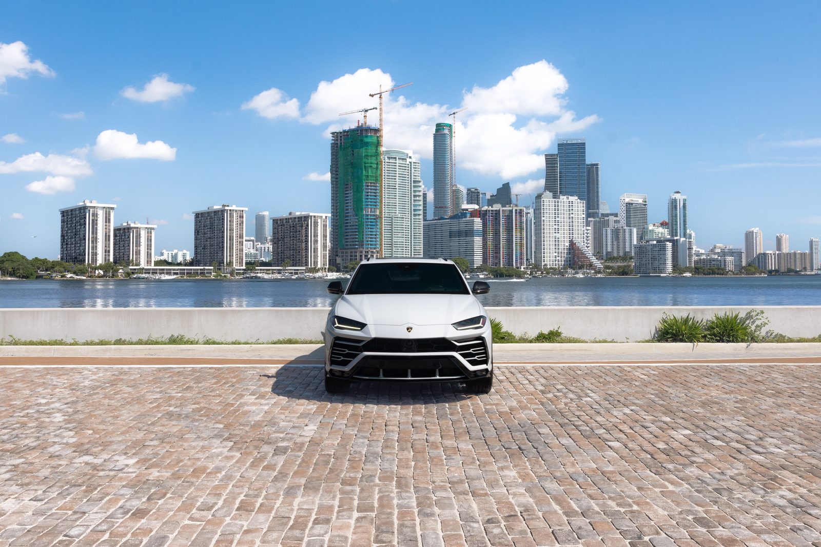 Lamborghini Urus White exotic car rental Miami — photo 4